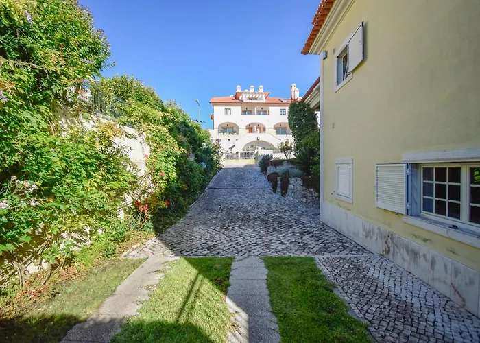 Spacious 4-Bedroom Villa With Private Heated Pool In Quinta Da Beloura Sintra Ideal For Families & Long Stays