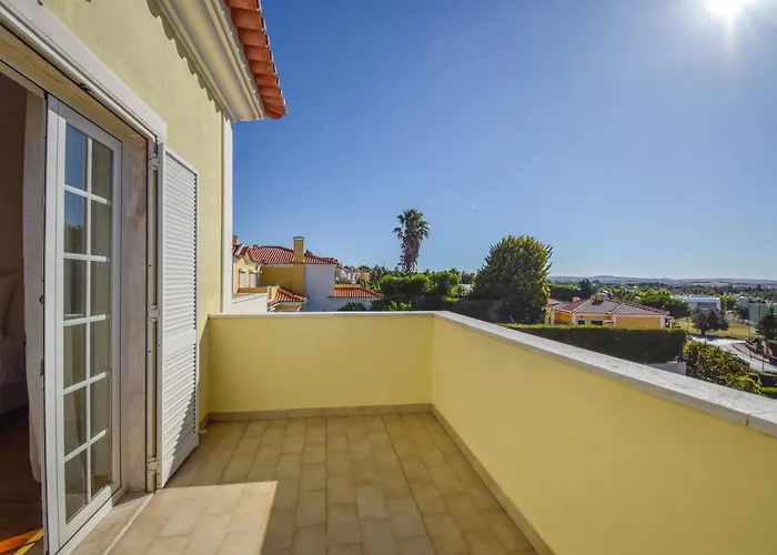 Spacious 4-Bedroom Villa With Private Heated Pool In Quinta Da Beloura Sintra Ideal For Families & Long Stays